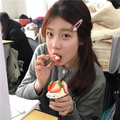 重生后，她转身投入死对头怀抱